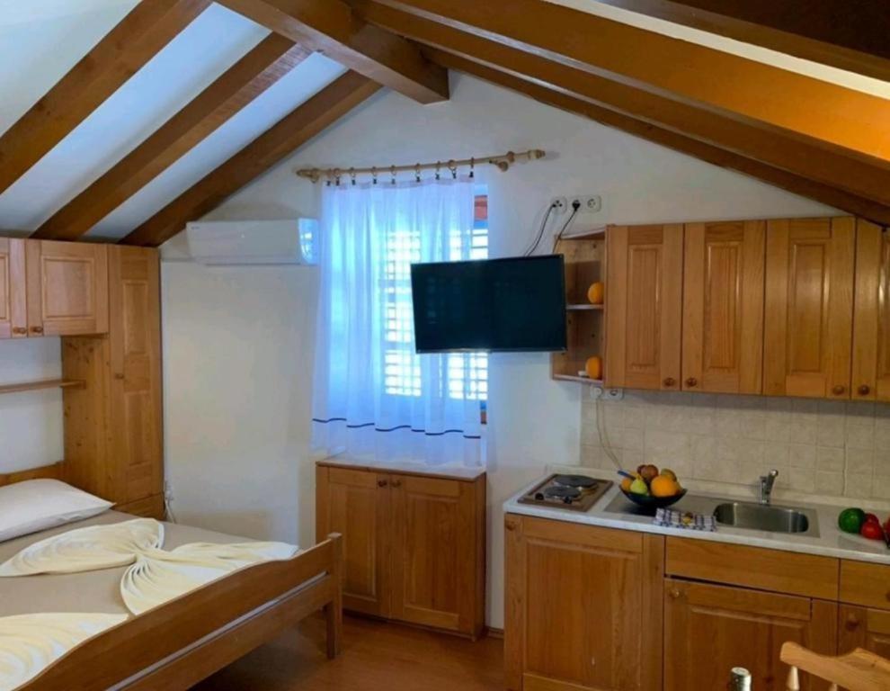 Lovely Studio Apartments Mali Raj เวอร์ซาร์ ภายนอก รูปภาพ