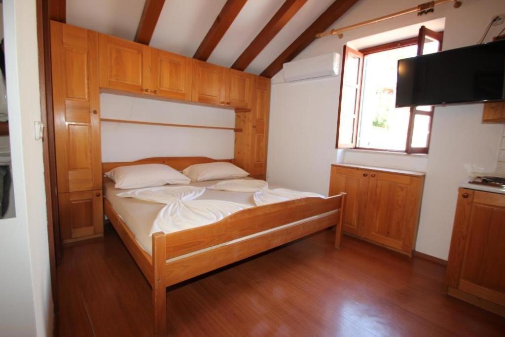 Lovely Studio Apartments Mali Raj เวอร์ซาร์ ภายนอก รูปภาพ