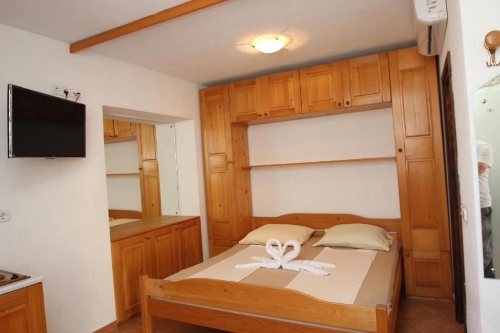 Lovely Studio Apartments Mali Raj เวอร์ซาร์ ภายนอก รูปภาพ